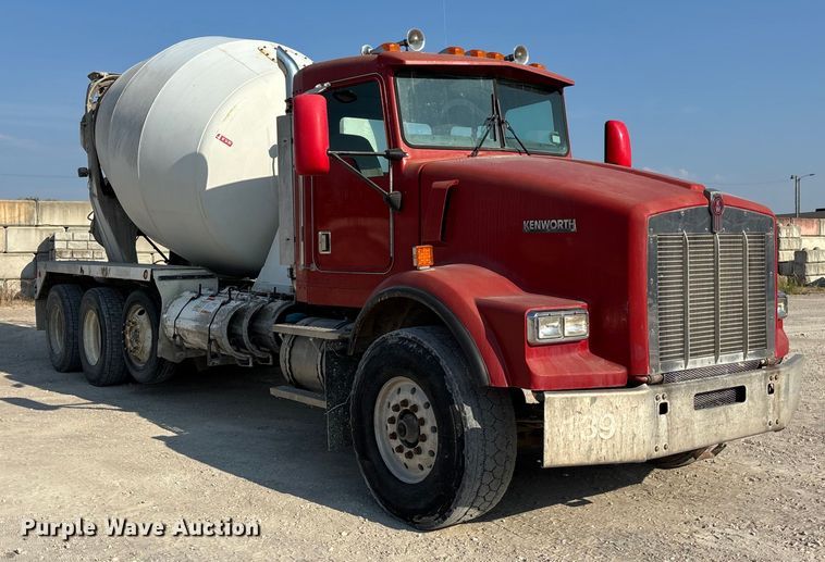 image for item ET4615 2002 Kenworth T800 ready mix truck