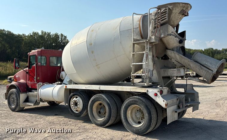 image for item ET4615 2002 Kenworth T800 ready mix truck