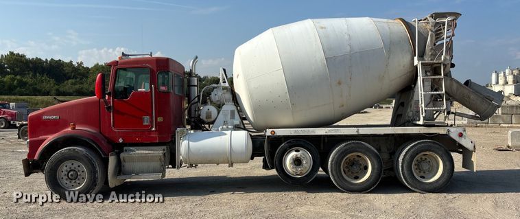image for item ET4615 2002 Kenworth T800 ready mix truck