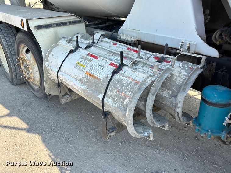 image for item ET4615 2002 Kenworth T800 ready mix truck