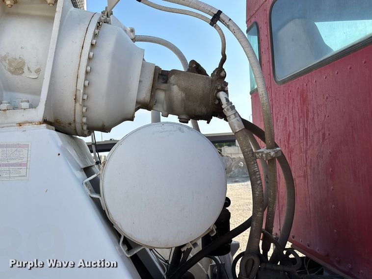 image for item ET4615 2002 Kenworth T800 ready mix truck