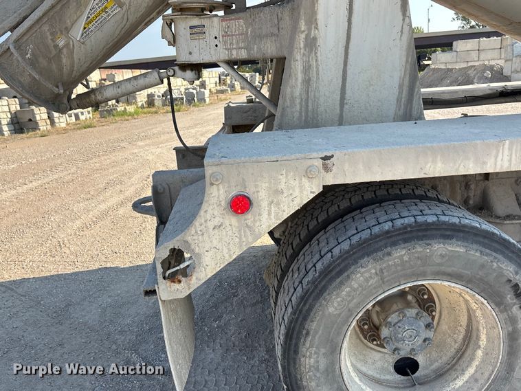 image for item ET4615 2002 Kenworth T800 ready mix truck