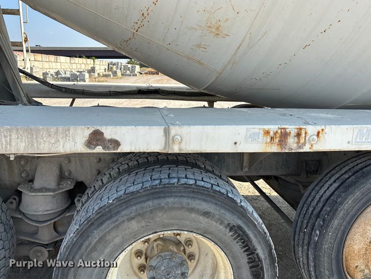 image for item ET4615 2002 Kenworth T800 ready mix truck