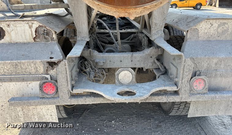 image for item ET4615 2002 Kenworth T800 ready mix truck