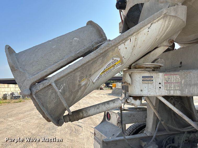 image for item ET4615 2002 Kenworth T800 ready mix truck