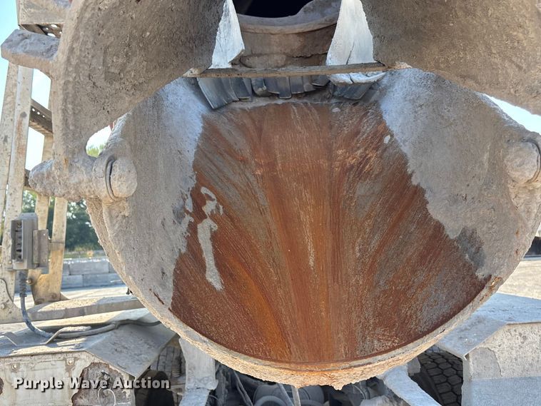 image for item ET4615 2002 Kenworth T800 ready mix truck