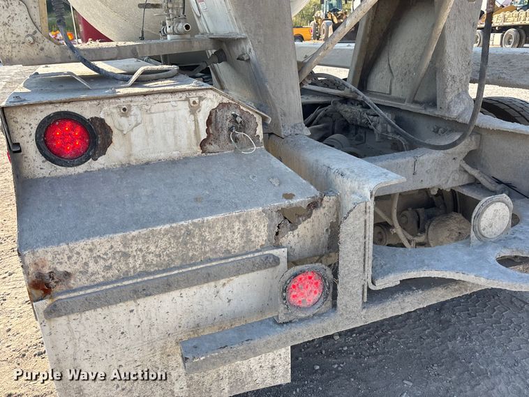 image for item ET4615 2002 Kenworth T800 ready mix truck