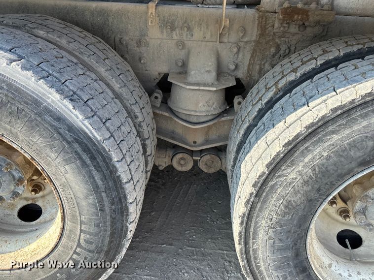 image for item ET4615 2002 Kenworth T800 ready mix truck