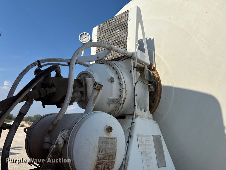 image for item ET4615 2002 Kenworth T800 ready mix truck