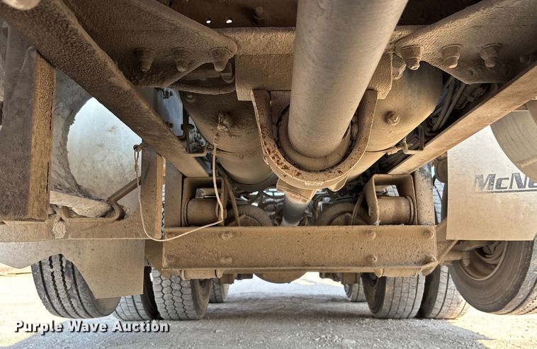 image for item ET4615 2002 Kenworth T800 ready mix truck