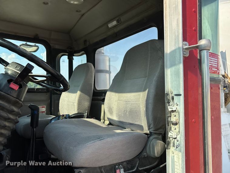 image for item ET4615 2002 Kenworth T800 ready mix truck