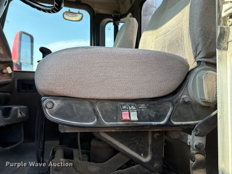 image for item ET4615 2002 Kenworth T800 ready mix truck