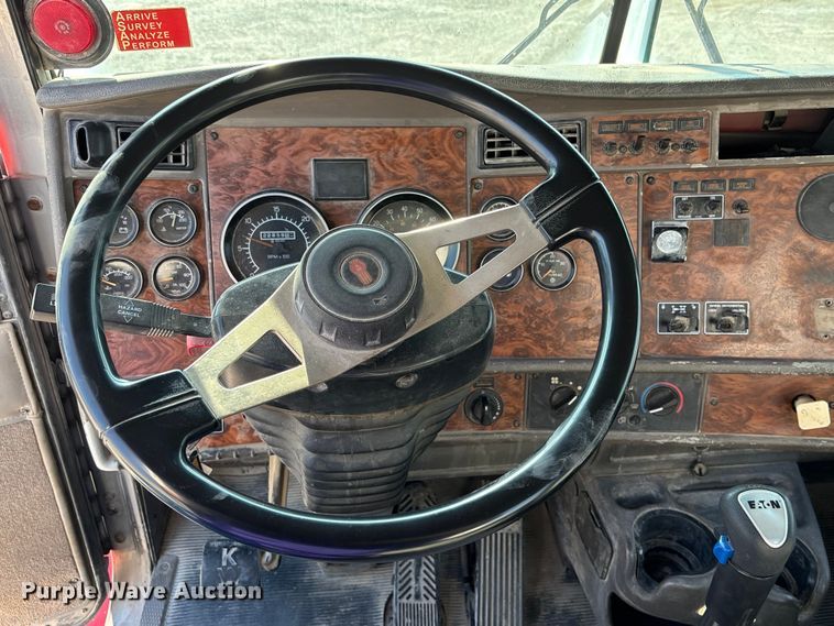 image for item ET4615 2002 Kenworth T800 ready mix truck