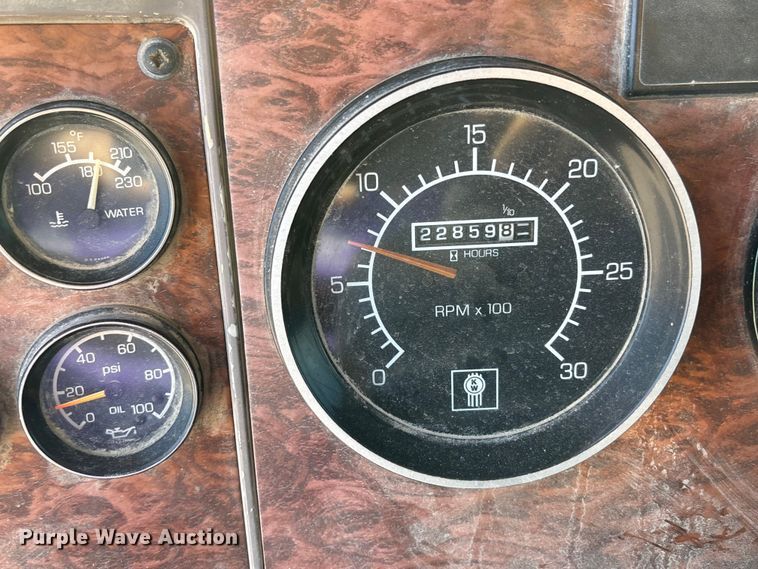 image for item ET4615 2002 Kenworth T800 ready mix truck