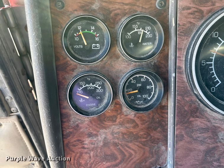 image for item ET4615 2002 Kenworth T800 ready mix truck