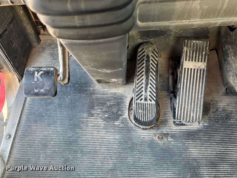 image for item ET4615 2002 Kenworth T800 ready mix truck