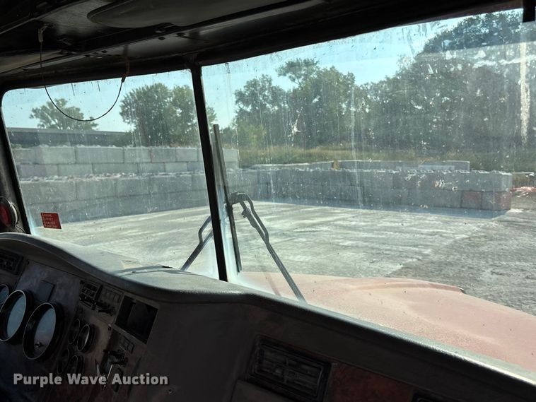 image for item ET4615 2002 Kenworth T800 ready mix truck