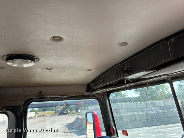 image for item ET4615 2002 Kenworth T800 ready mix truck