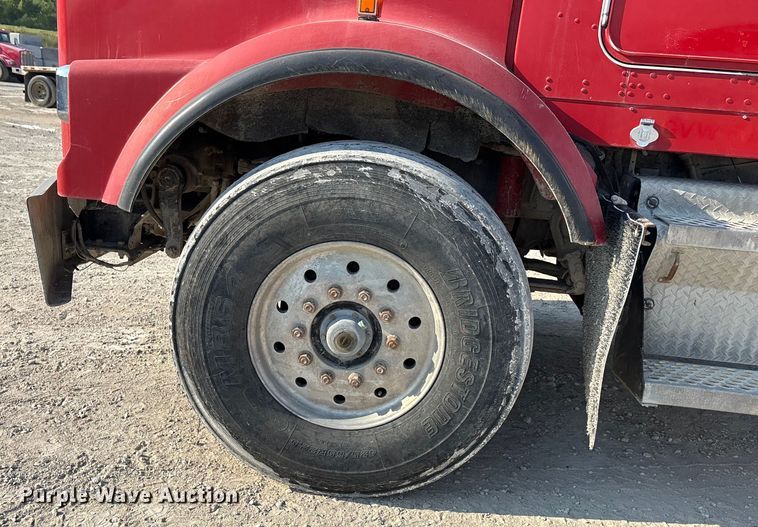 image for item ET4615 2002 Kenworth T800 ready mix truck