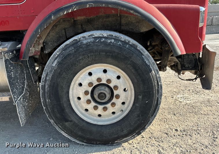 image for item ET4615 2002 Kenworth T800 ready mix truck