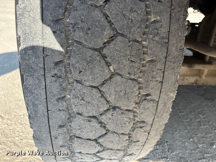 image for item ET4615 2002 Kenworth T800 ready mix truck