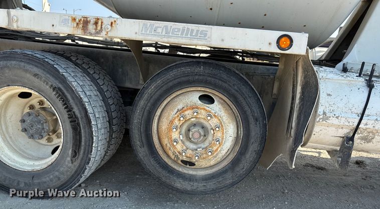 image for item ET4615 2002 Kenworth T800 ready mix truck