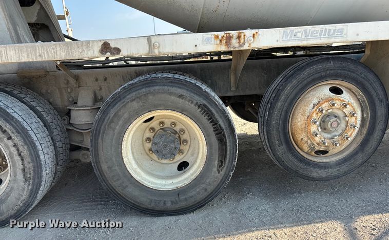 image for item ET4615 2002 Kenworth T800 ready mix truck