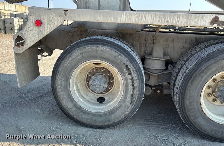 image for item ET4615 2002 Kenworth T800 ready mix truck