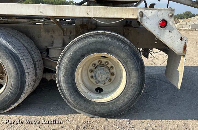 image for item ET4615 2002 Kenworth T800 ready mix truck