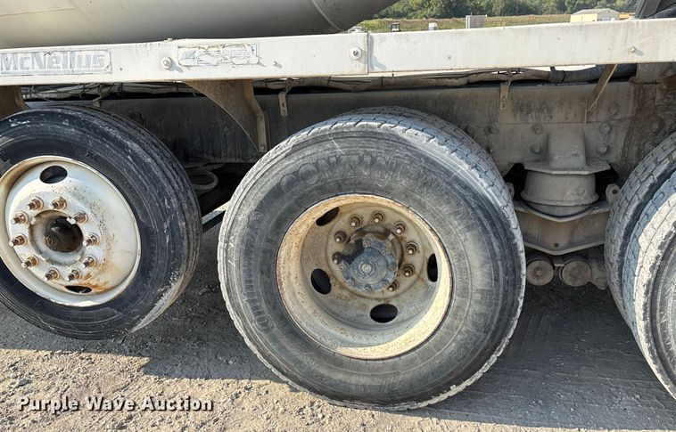 image for item ET4615 2002 Kenworth T800 ready mix truck