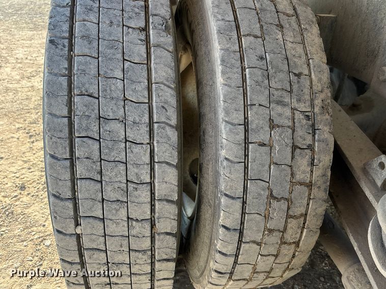 image for item ET4615 2002 Kenworth T800 ready mix truck