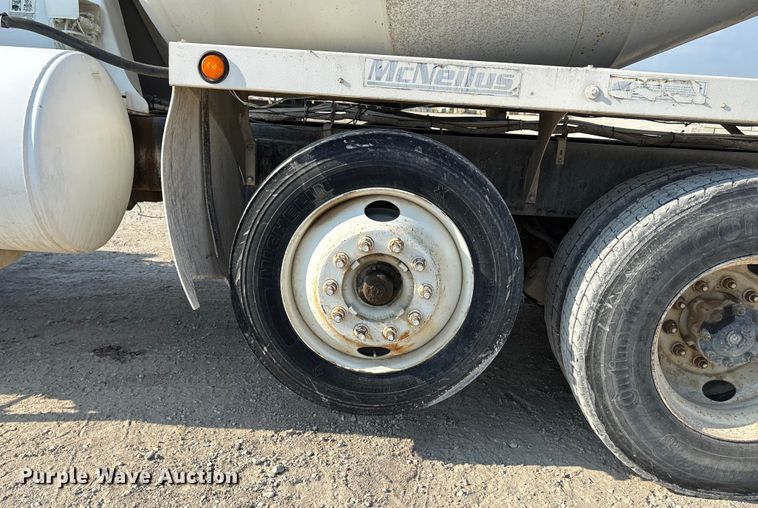 image for item ET4615 2002 Kenworth T800 ready mix truck