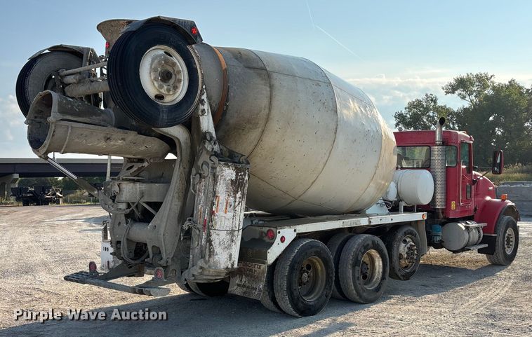 image for item ET4616 2002 Kenworth W900 ready mix truck