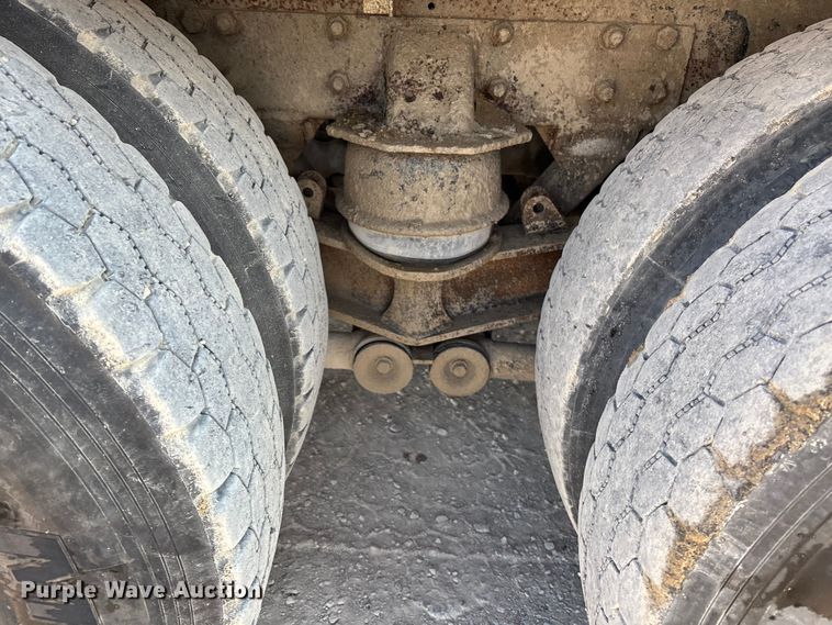 image for item ET4616 2002 Kenworth W900 ready mix truck