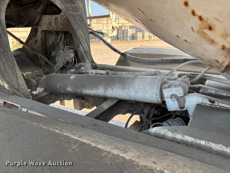 image for item ET4616 2002 Kenworth W900 ready mix truck