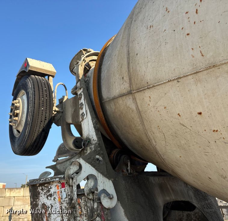 image for item ET4616 2002 Kenworth W900 ready mix truck