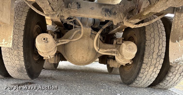 image for item ET4616 2002 Kenworth W900 ready mix truck