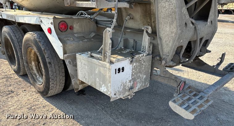 image for item ET4616 2002 Kenworth W900 ready mix truck