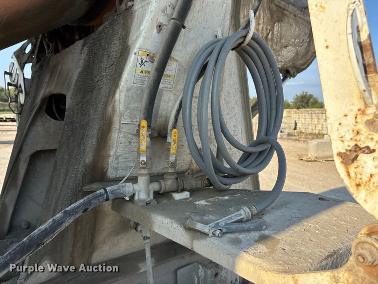 image for item ET4616 2002 Kenworth W900 ready mix truck