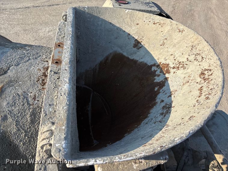 image for item ET4616 2002 Kenworth W900 ready mix truck