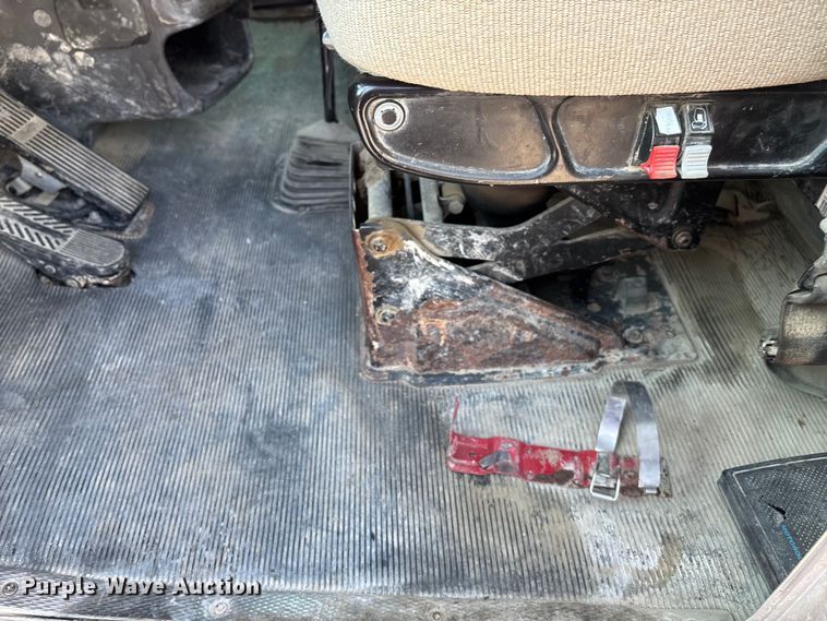 image for item ET4616 2002 Kenworth W900 ready mix truck