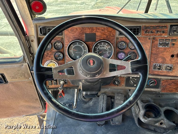 image for item ET4616 2002 Kenworth W900 ready mix truck