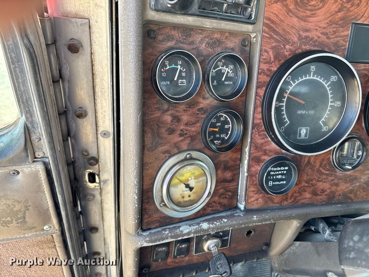 image for item ET4616 2002 Kenworth W900 ready mix truck