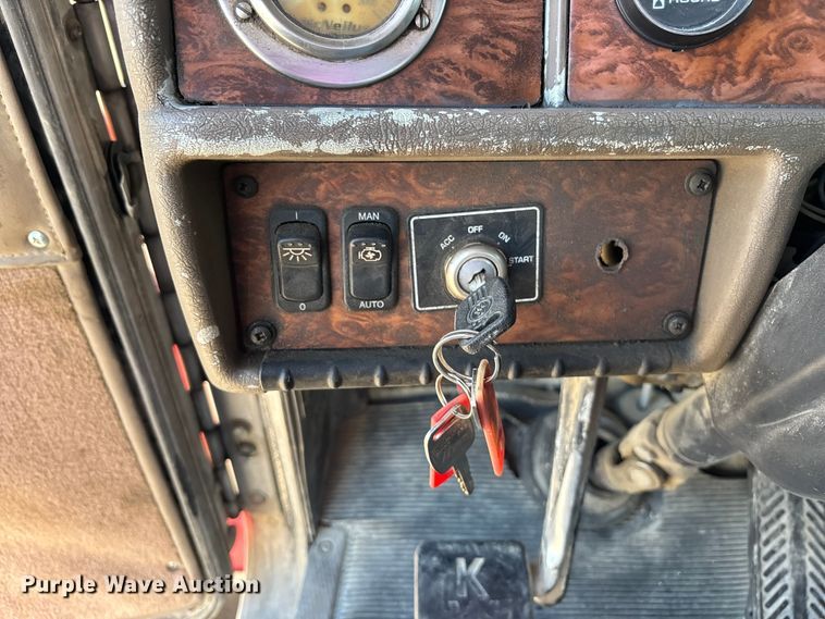 image for item ET4616 2002 Kenworth W900 ready mix truck