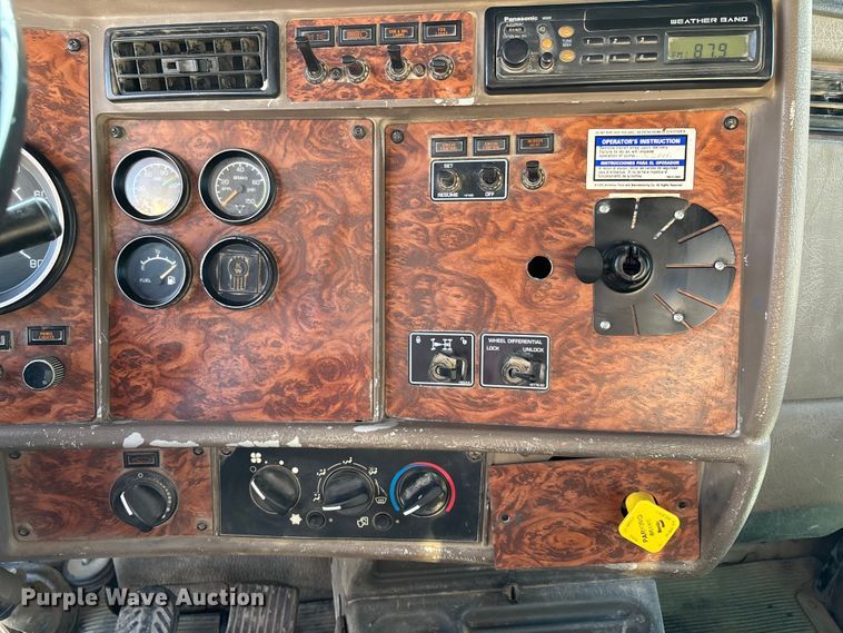 image for item ET4616 2002 Kenworth W900 ready mix truck