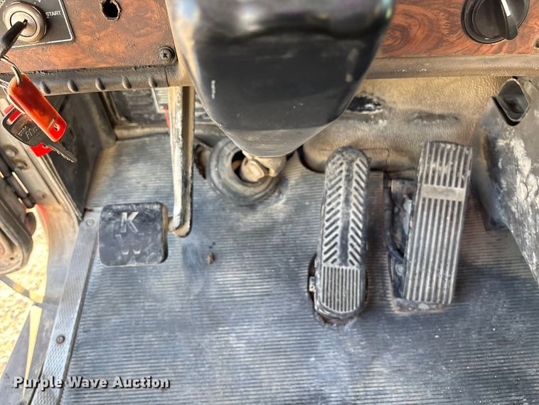 image for item ET4616 2002 Kenworth W900 ready mix truck