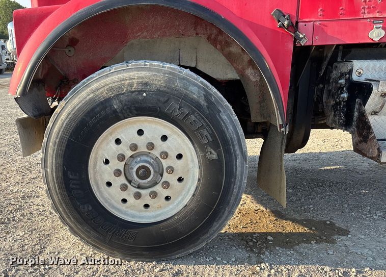 image for item ET4616 2002 Kenworth W900 ready mix truck