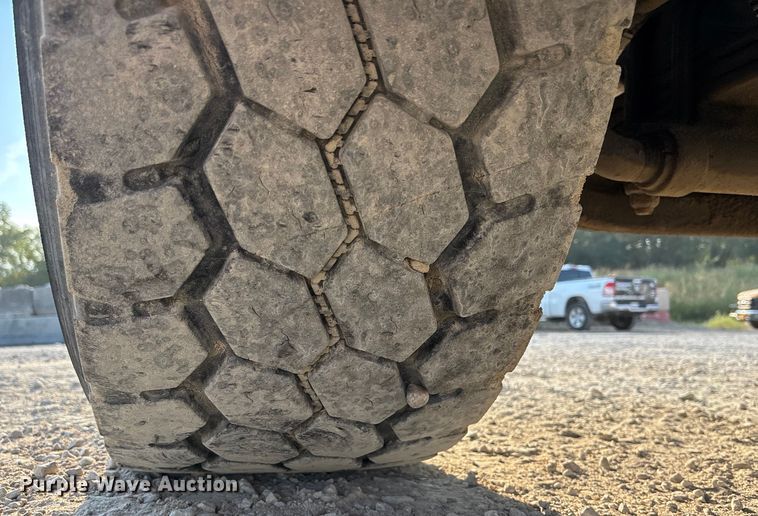 image for item ET4616 2002 Kenworth W900 ready mix truck