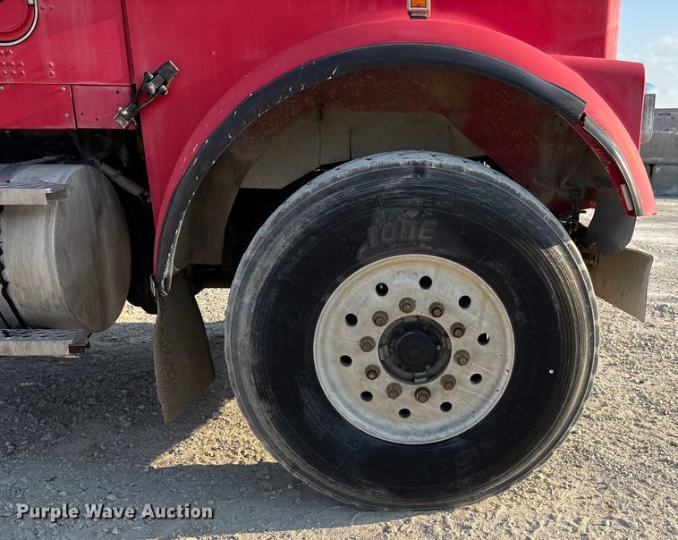 image for item ET4616 2002 Kenworth W900 ready mix truck