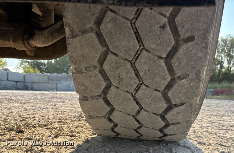 image for item ET4616 2002 Kenworth W900 ready mix truck